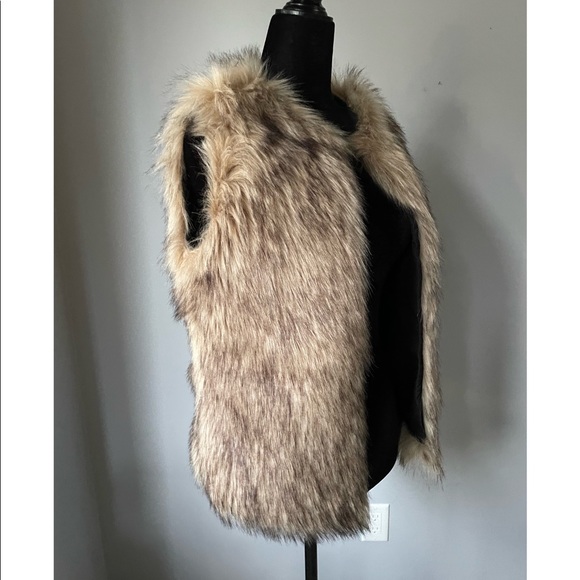 Gap Kids Faux Fur Vest (XXL kids) - Picture 3 of 9